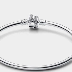 Pandora Moments limited 
Sparkling Shooting Star
Clasp Bangle